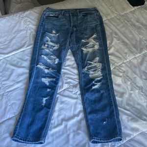 Size 6 American Eagle distressed tomgirl jeans